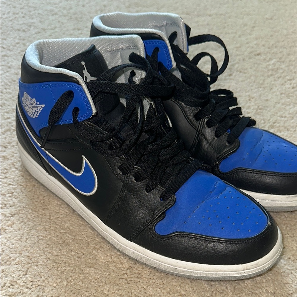 Jordan 1 Retro Sneaker - Size 10